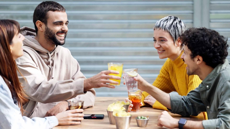 Los refrescos bajos y sin calorías siguen ganando terreno entre los consumidores. En el último año se ha aumentado un 4,4% las adquisiciones de estas bebidas fuera del hogar.