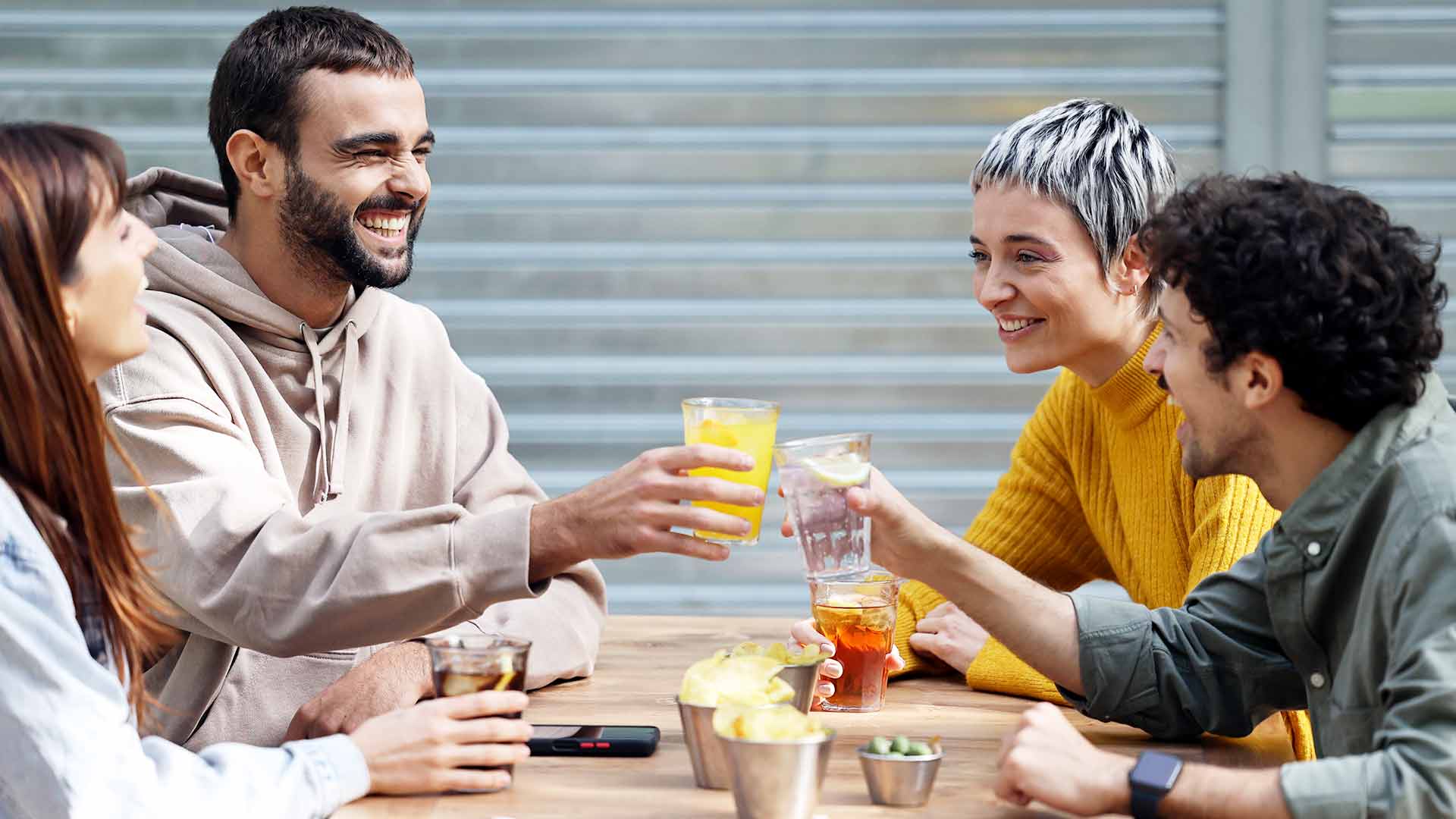 Los refrescos bajos y sin calorías siguen ganando terreno entre los consumidores. En el último año se ha aumentado un 4,4% las adquisiciones de estas bebidas fuera del hogar.